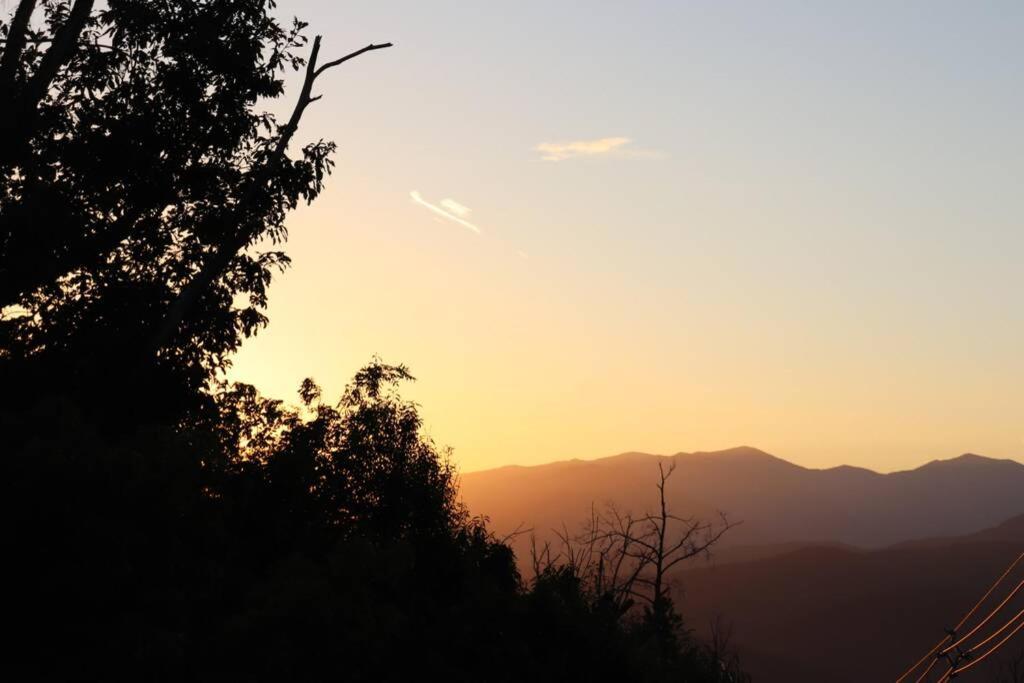 Chalet Village- Amazing Mountain Views - Piney Butt Place Gatlinburg Bagian luar foto