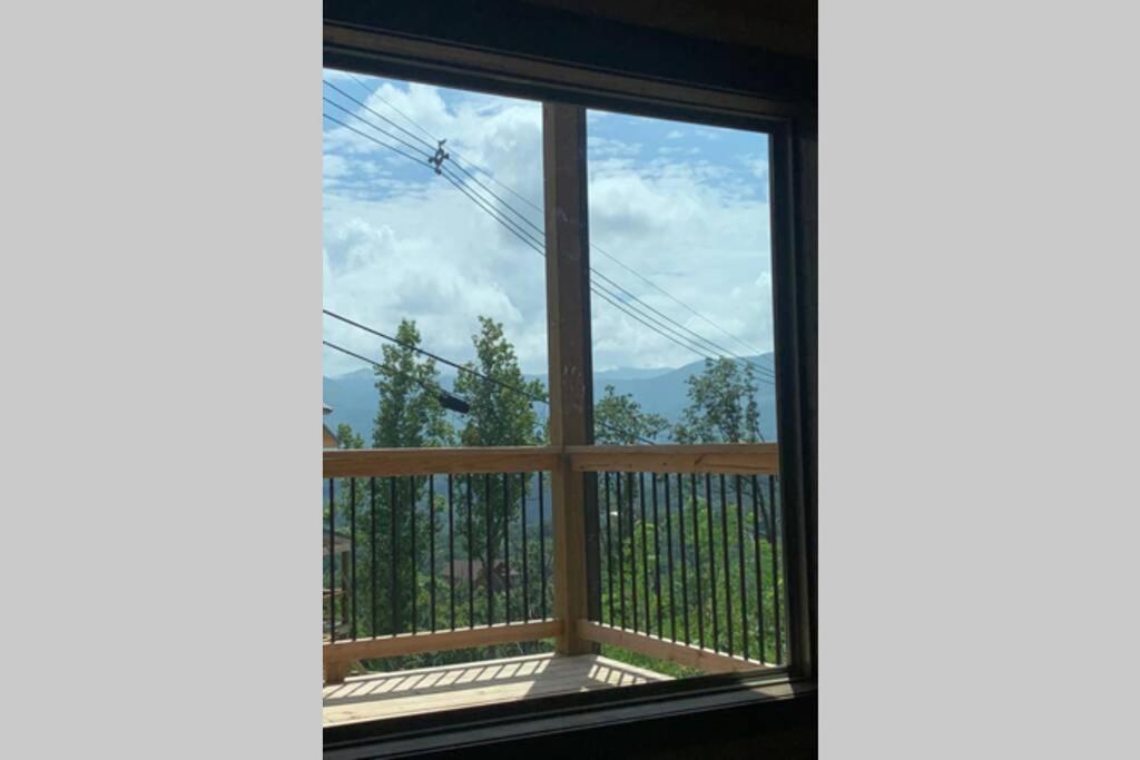 Chalet Village- Amazing Mountain Views - Piney Butt Place Gatlinburg Bagian luar foto