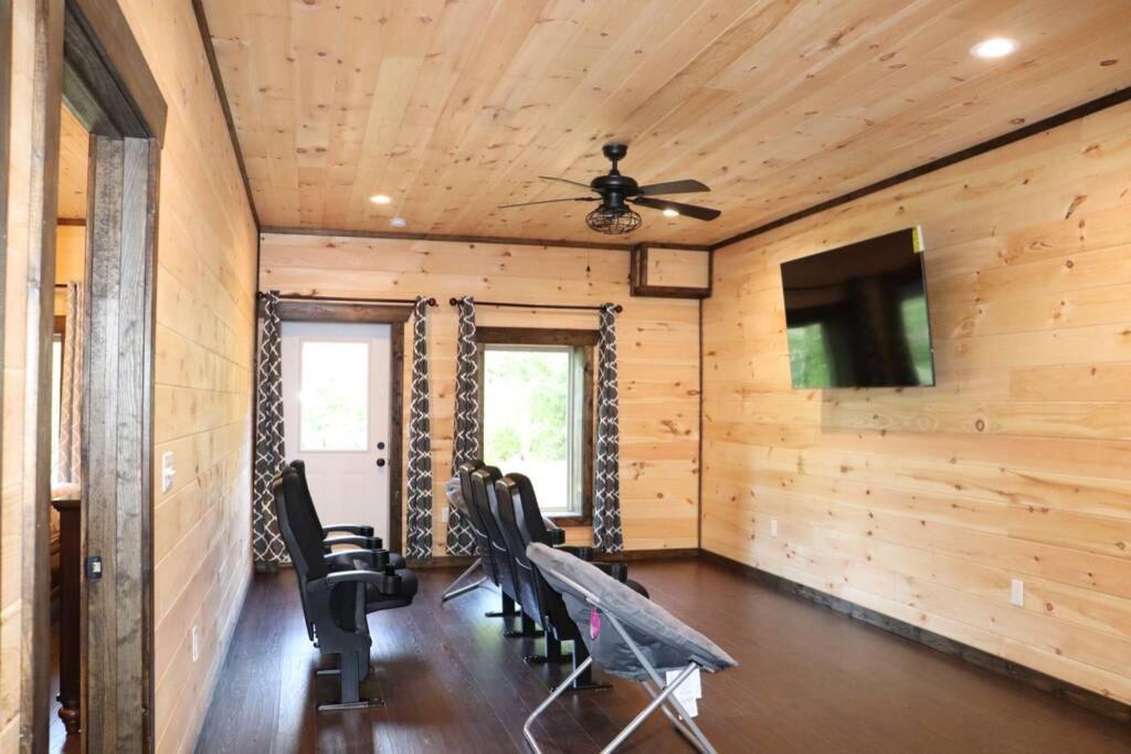Chalet Village- Amazing Mountain Views - Piney Butt Place Gatlinburg Bagian luar foto