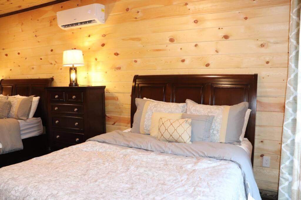 Chalet Village- Amazing Mountain Views - Piney Butt Place Gatlinburg Bagian luar foto