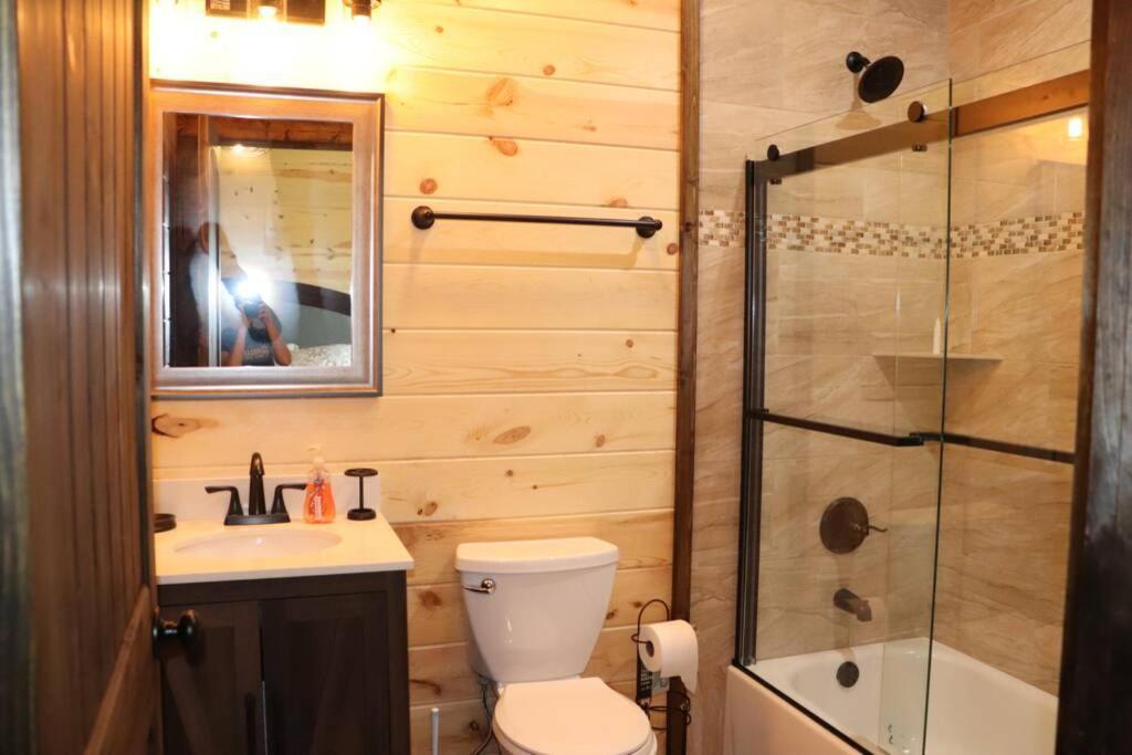 Chalet Village- Amazing Mountain Views - Piney Butt Place Gatlinburg Bagian luar foto