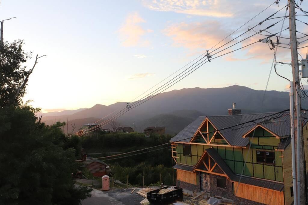 Chalet Village- Amazing Mountain Views - Piney Butt Place Gatlinburg Bagian luar foto