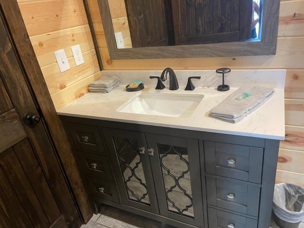 Chalet Village- Amazing Mountain Views - Piney Butt Place Gatlinburg Bagian luar foto