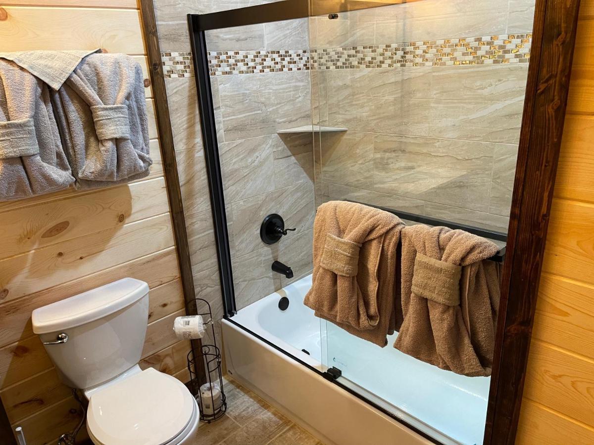 Chalet Village- Amazing Mountain Views - Piney Butt Place Gatlinburg Bagian luar foto