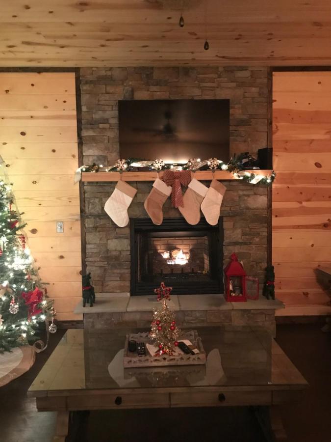 Chalet Village- Amazing Mountain Views - Piney Butt Place Gatlinburg Bagian luar foto